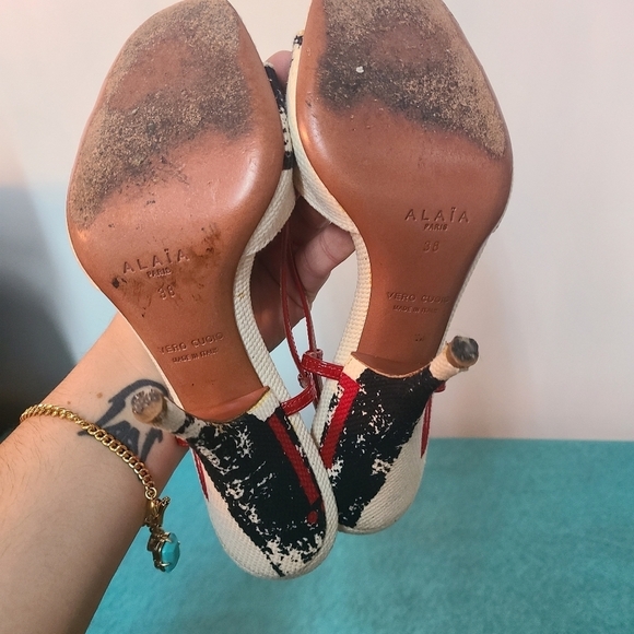 Alaia Slingbacks - Picture 5 of 16